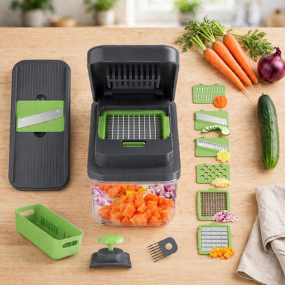 Ensemble complet du coupe-légumes multifonction vu du dessus : presse à dés, module mandoline, 7 lames vertes, panier d'égouttage, protège-main et peigne