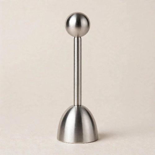 Coupe-œuf à percussion inox, debout sur sa cloche
