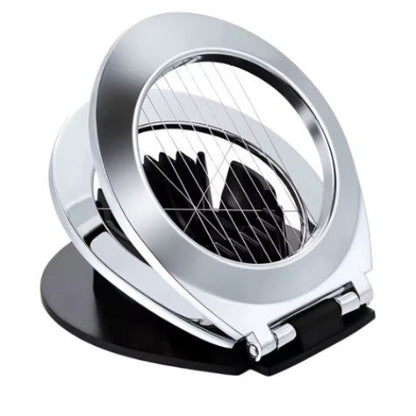 Coupe-œuf rond chromé 2-en-1 sur fond blanc : anneau chromé, fils inox et berceau noir