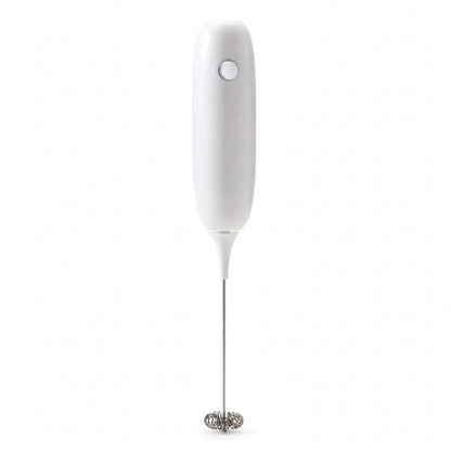 Mini batteur mousseur électrique Mousso blanc sur fond blanc, bouton unique, tige métal et tête spirale
