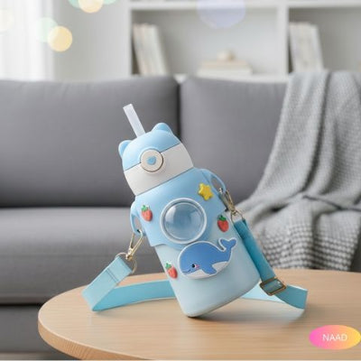 gourde-enfant-bleue-baleine-inclinee-design