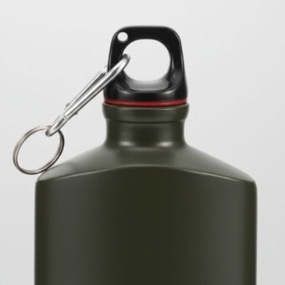 gourde-plate-cantine-etanche-avec-mousqueton-fixation