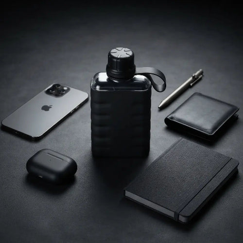 gourde-plate-noire-design-urbain-bouteille-eau-plate-bouteille-eau-plate-bureau-silicone-noir-design-minimaliste