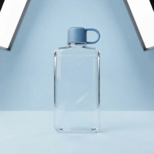 gourde-plate-transparente-format-cahier-bouteille-eau-plate-bleu-luxe
