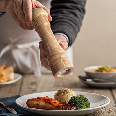 moulin-a-poivre-en-bois-Ustensile-de-cuisine-bois-Moulin-manuel-bois-Finition-artisanale-Cuisine-authentique