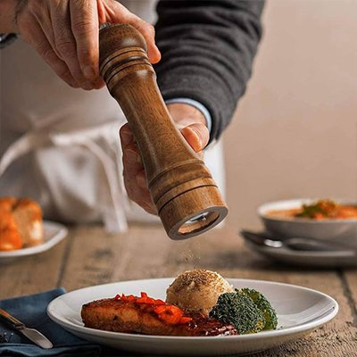 moulin-a-poivre-en-bois-Ustensile-de-cuisine-bois-Moulin-manuel-bois-Tournage-traditionnel-Finition-artisanale