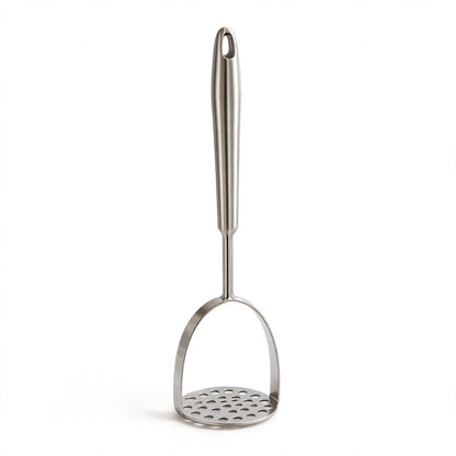 Presse-purée inox monobloc à plaque perforée ronde et manche plat ergonomique, packshot fond blanc